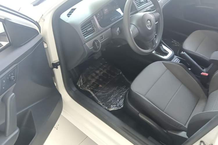 Used Volkswagen Gran Lavida 2013 1.6L Automatic Fashion Model Driver Seat