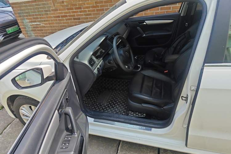 Used Volkswagen Gran Lavida 2013 1.6L Manual Comfort Model Driver Seat