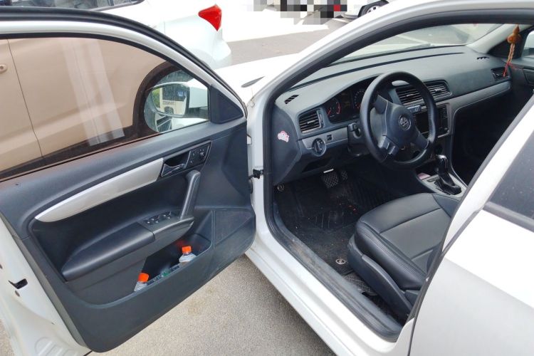 Used Volkswagen Gran Lavida 2013 1.6L Automatic Fashion Model Driver Seat