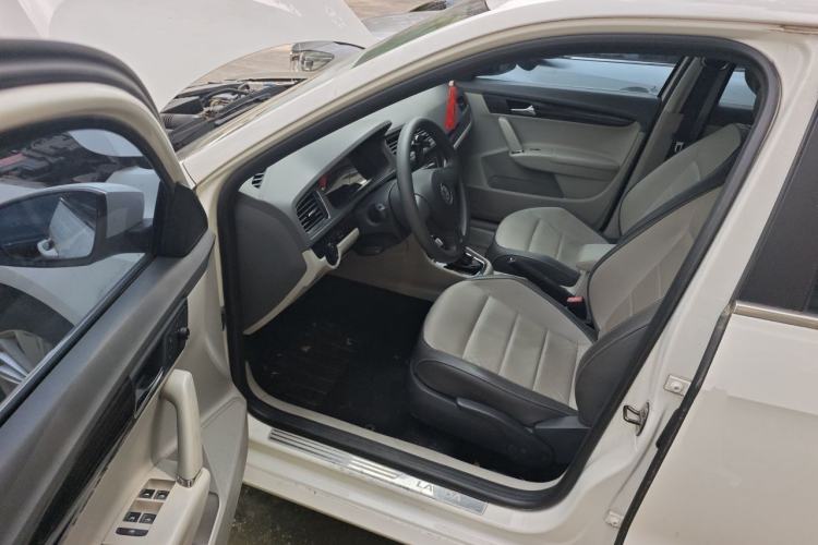 Used Volkswagen Gran Lavida 2013 1.4 TSI Automatic Comfort Model Driver Seat