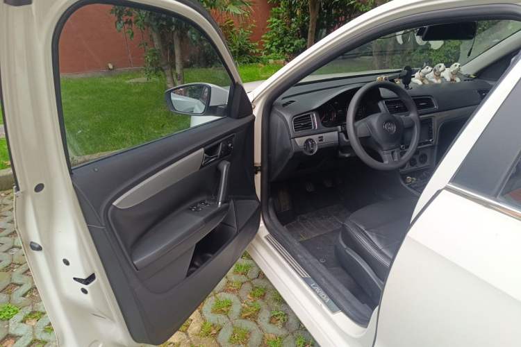 Used Volkswagen Gran Lavida 2013 1.4 TSI Manual Comfort Model Driver Seat