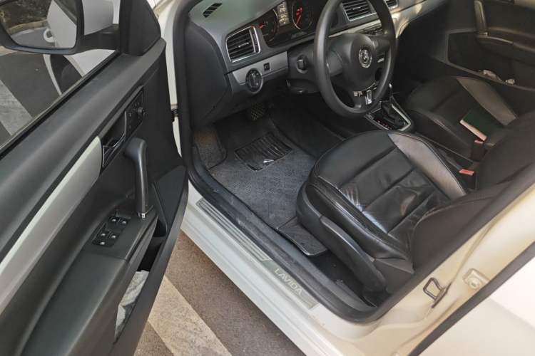 Used Volkswagen Gran Lavida 2013 1.6L Automatic Comfort Model Driver Seat
