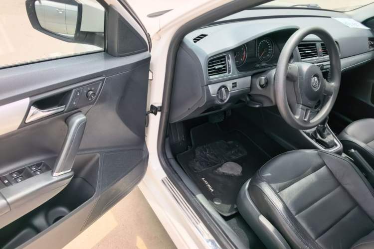 Used Volkswagen Gran Lavida 2013 1.4 TSI Automatic Comfort Model Driver Seat