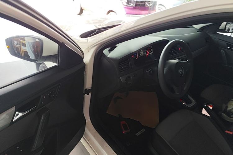 Used Volkswagen Gran Lavida 2013 1.6L Automatic Fashion Model Driver Seat