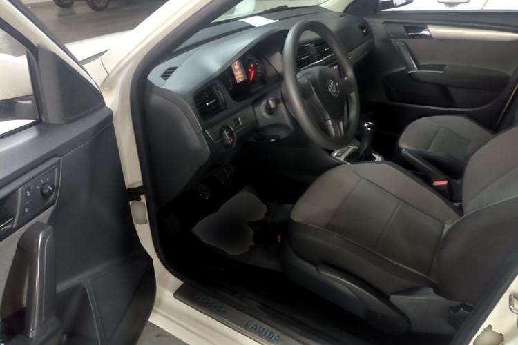 Used Volkswagen Gran Lavida 2013 1.6L Manual Fashion Model Driver Seat