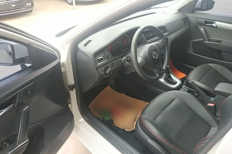 Used Volkswagen Gran Lavida 2013 1.6L Automatic Fashion Model Driver Seat