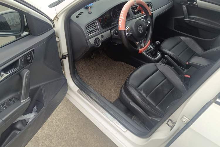Used Volkswagen Gran Lavida 2013 1.6L Manual Comfort Model Driver Seat