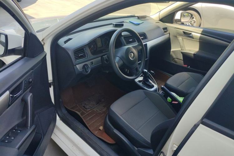 Used Volkswagen Gran Lavida 2013 1.6L Automatic Fashion Model Driver Seat