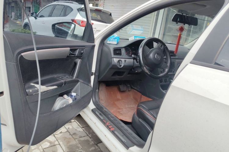 Used Volkswagen Gran Lavida 2013 1.6L Automatic Fashion Model Driver Seat
