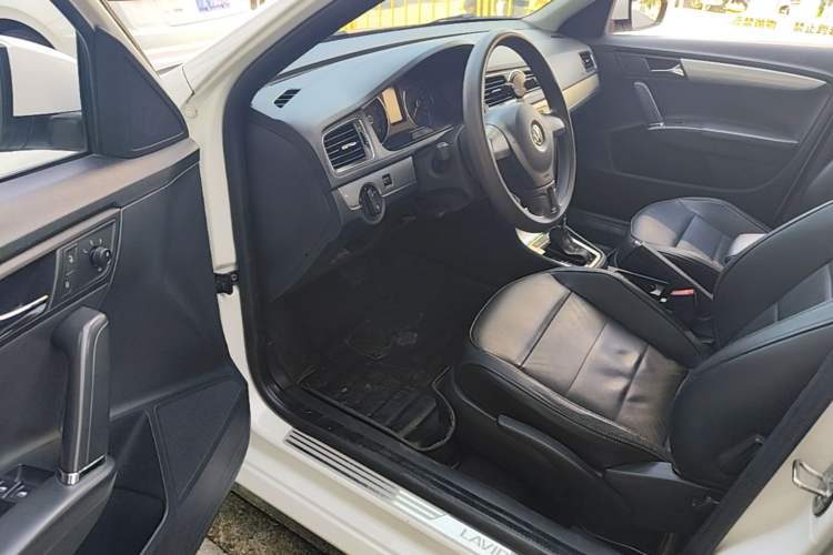Used Volkswagen Gran Lavida 2013 1.4 TSI Automatic Comfort Model Driver Seat