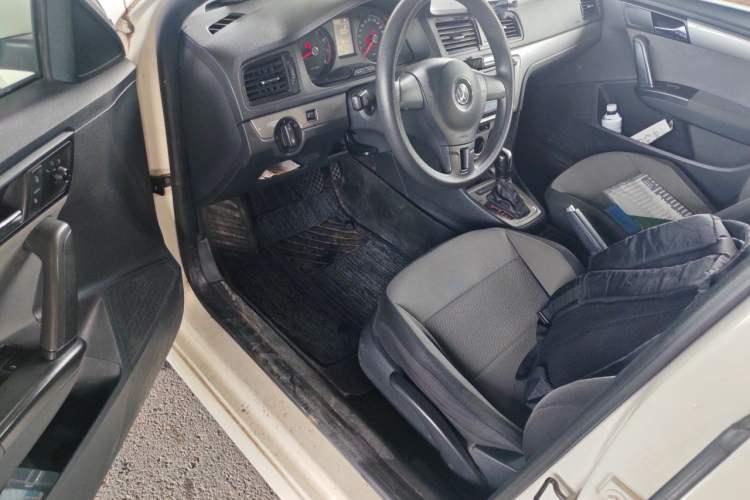 Used Volkswagen Gran Lavida 2013 1.6L Automatic Fashion Model Driver Seat