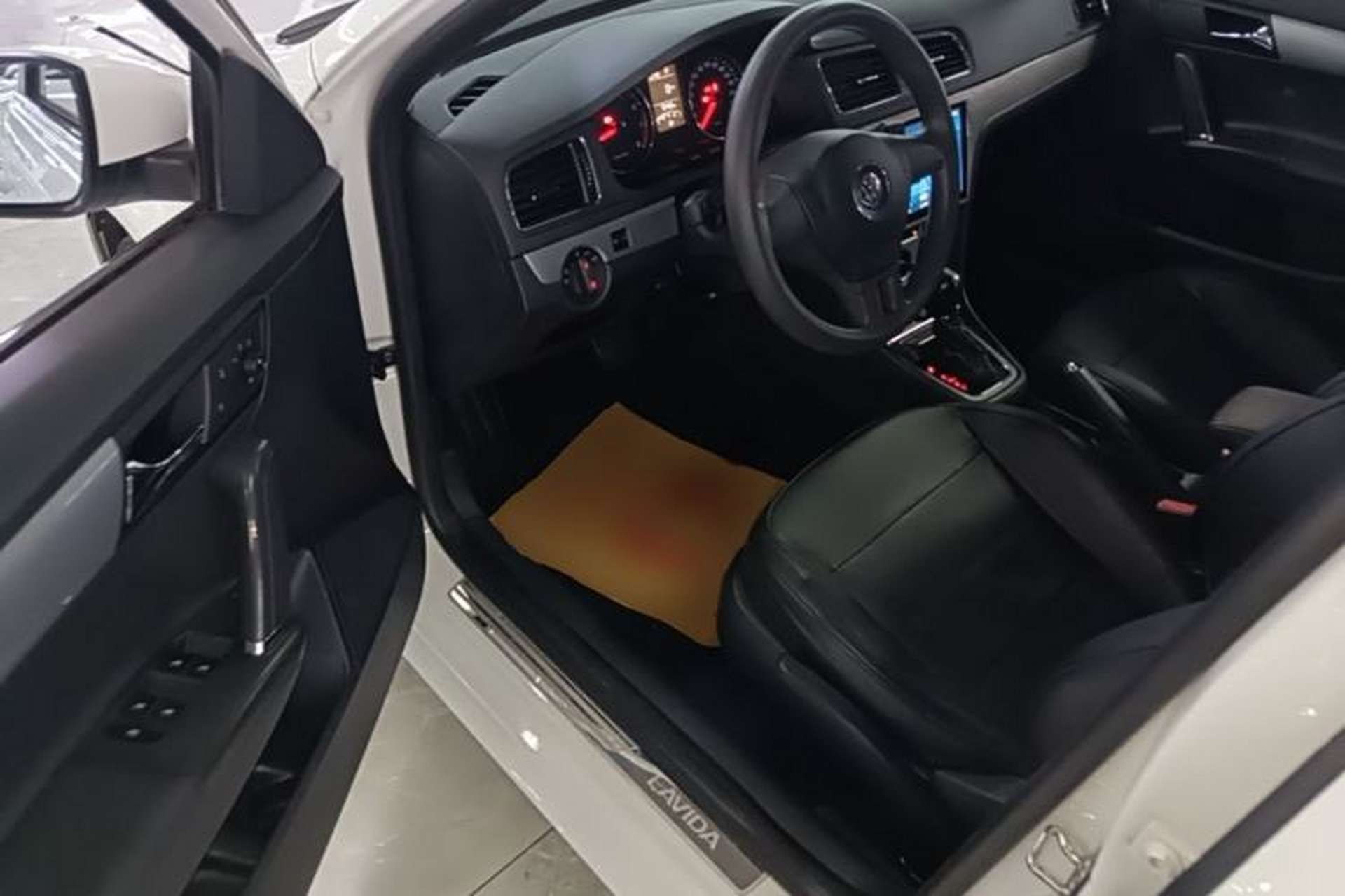 Used Volkswagen Gran Lavida 2013 1.6L Automatic Comfort Model Driver Seat