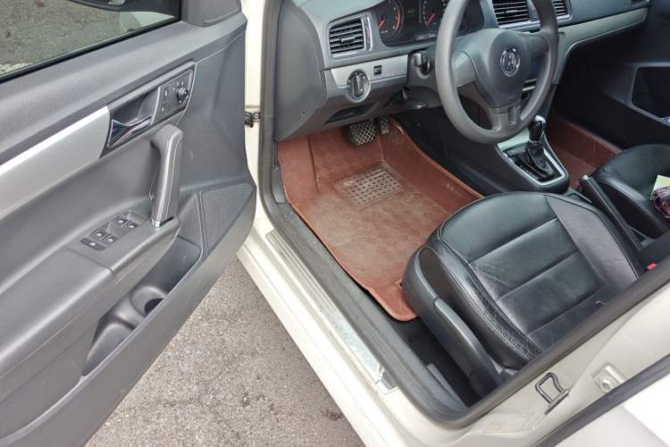Used Volkswagen Gran Lavida 2013 1.4 TSI Automatic Comfort Model Driver Seat