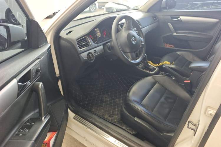 Used Volkswagen Gran Lavida 2013 1.4 TSI Automatic Comfort Model Driver Seat