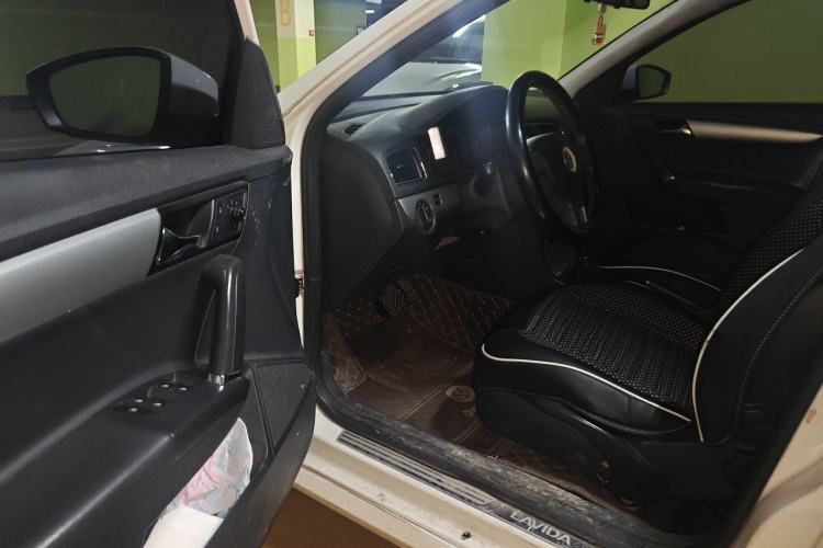 Used Volkswagen Gran Lavida 2013 1.6L Automatic Comfort Model Driver Seat
