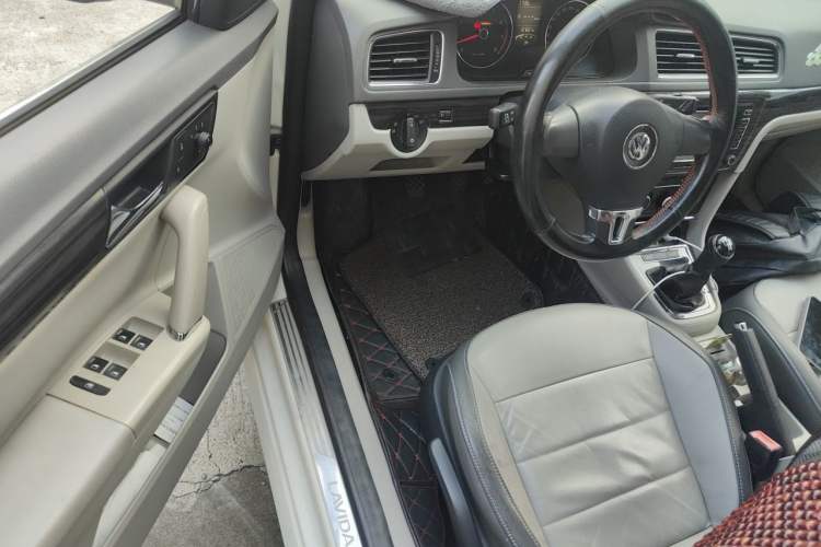 Used Volkswagen Gran Lavida 2013 1.6L Manual Comfort Model Driver Seat