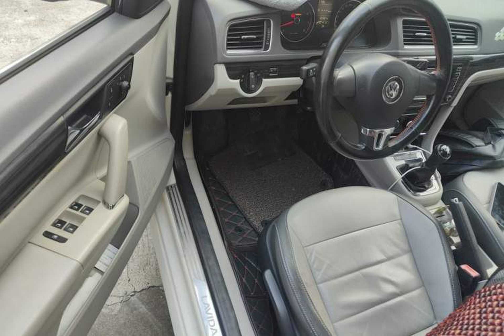 Used Volkswagen Gran Lavida 2013 1.6L Manual Comfort Model Driver Seat