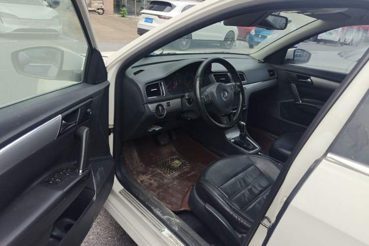 Used Volkswagen Gran Lavida 2013 1.4 TSI Automatic Comfort Model Driver Seat