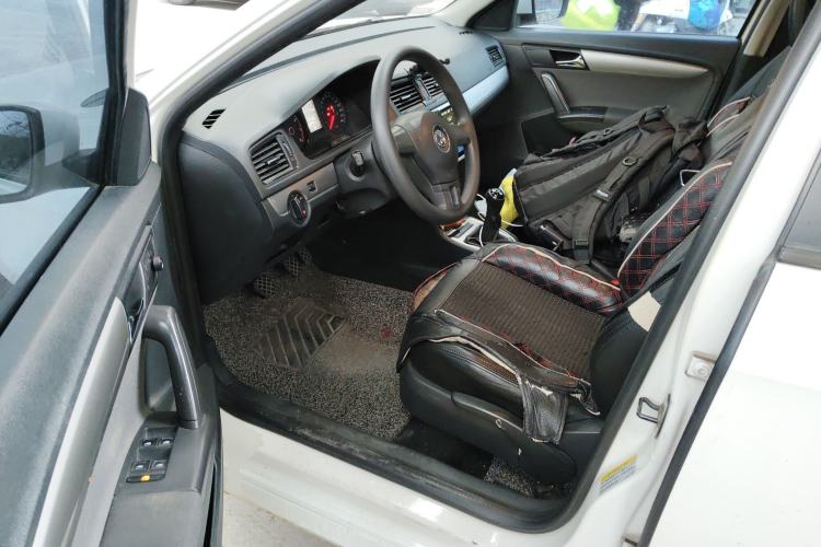 Used Volkswagen Gran Lavida 2013 1.6L Manual Fashion Model Driver Seat