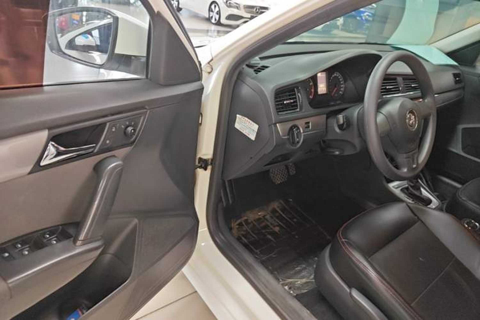 Used Volkswagen Gran Lavida 2013 1.6L Automatic Fashion Model Driver Seat