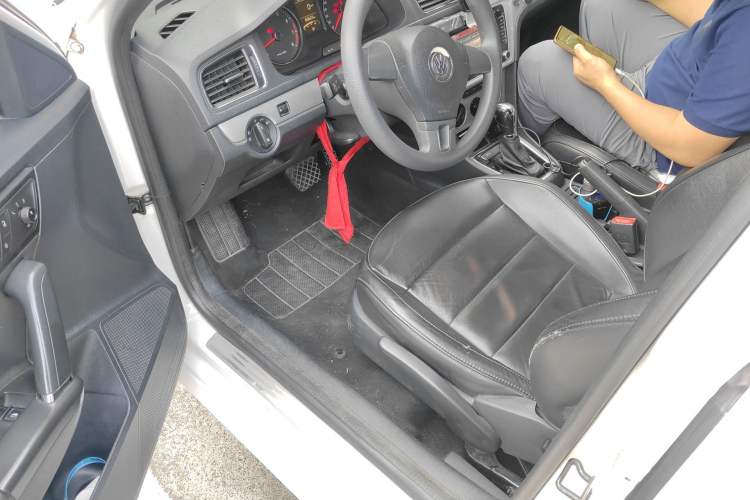 Used Volkswagen Gran Lavida 2013 1.6L Automatic Comfort Model Driver Seat