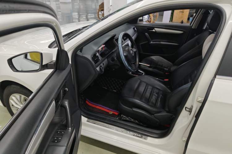 Used Volkswagen Gran Lavida 2013 1.4 TSI Automatic Comfort Model Driver Seat