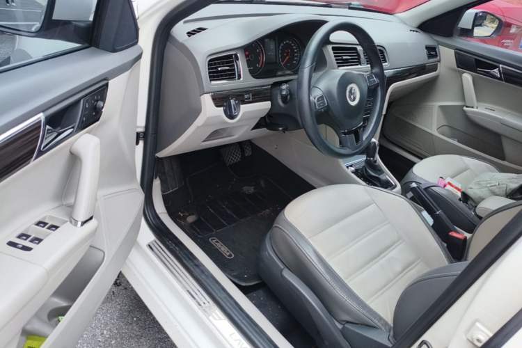 Used Volkswagen Gran Lavida 2013 1.6L Automatic Luxury Model Driver Seat
