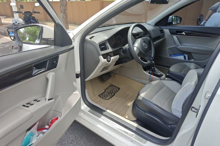 Used Volkswagen Gran Lavida 2013 1.6L Automatic Comfort Model Driver Seat