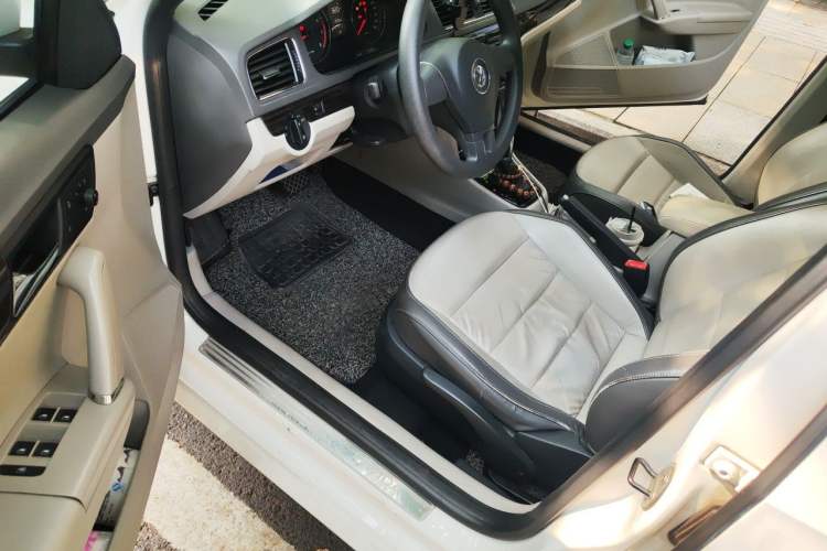Used Volkswagen Gran Lavida 2013 1.6L Automatic Comfort Model Driver Seat