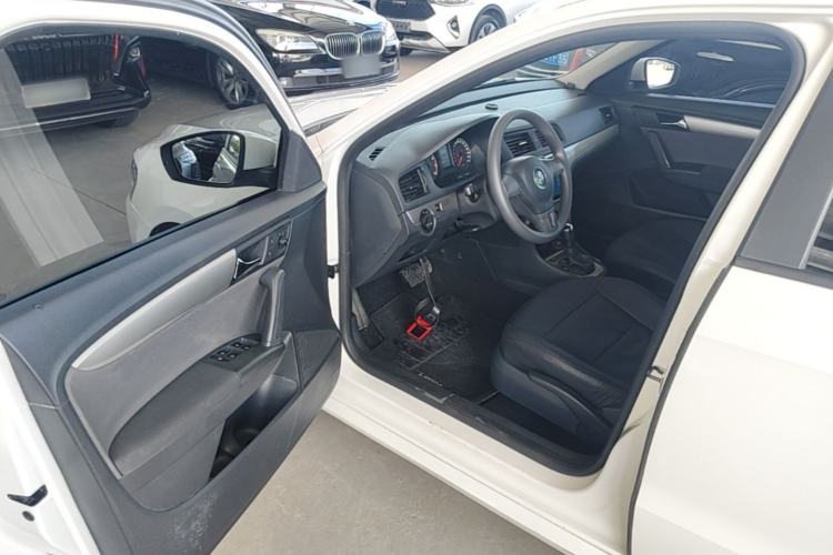 Used Volkswagen Gran Lavida 2013 1.6L Automatic Fashion Model Driver Seat