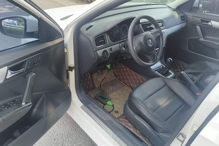 Used Volkswagen Gran Lavida 2013 1.6L Manual Comfort Model Driver Seat