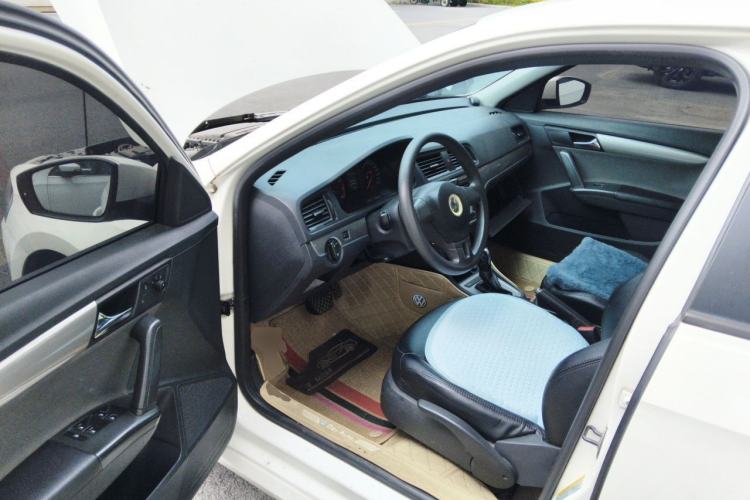Used Volkswagen Gran Lavida 2013 1.6L Automatic Fashion Model Driver Seat