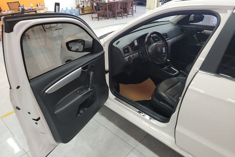 Used Volkswagen Gran Lavida 2013 1.4 TSI Automatic Comfort Model Driver Seat