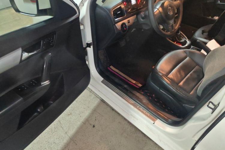 Used Volkswagen Gran Lavida 2013 1.6L Automatic Comfort Model Driver Seat