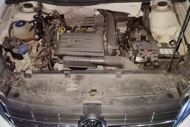 Used Volkswagen Gran Lavida 2013 1.4 TSI Manual Comfort Model Engine Bay