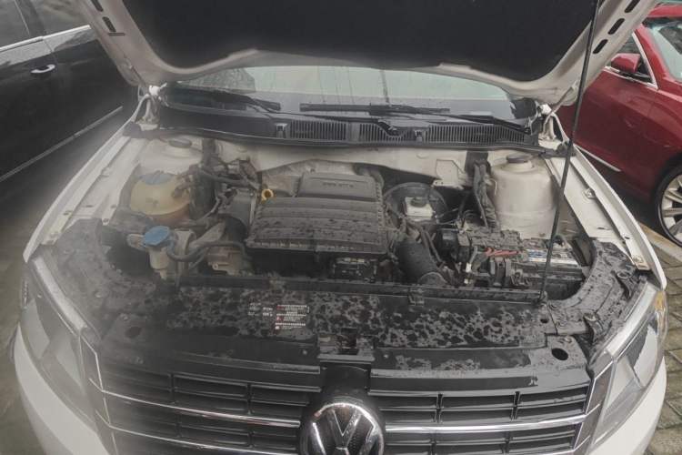 Used Volkswagen Gran Lavida 2013 1.6L Automatic Fashion Model Engine Bay