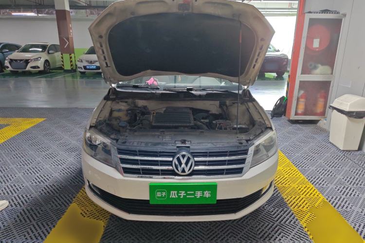 Used Volkswagen Gran Lavida 2013 1.6L Automatic Comfort Model Engine Bay