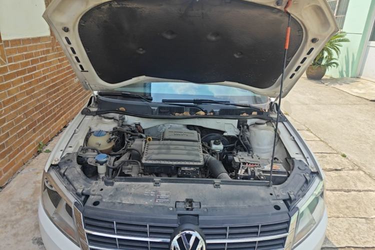 Used Volkswagen Gran Lavida 2013 1.6L Manual Comfort Model Engine Bay