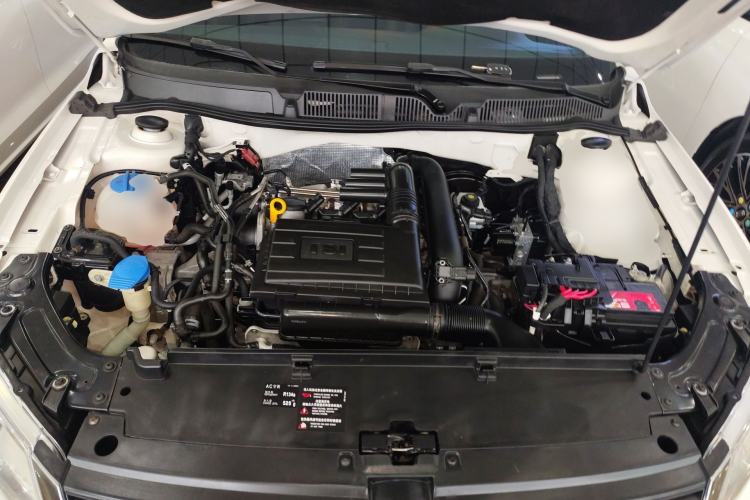 Used Volkswagen Gran Lavida 2013 1.4 TSI Automatic Comfort Model Engine Bay