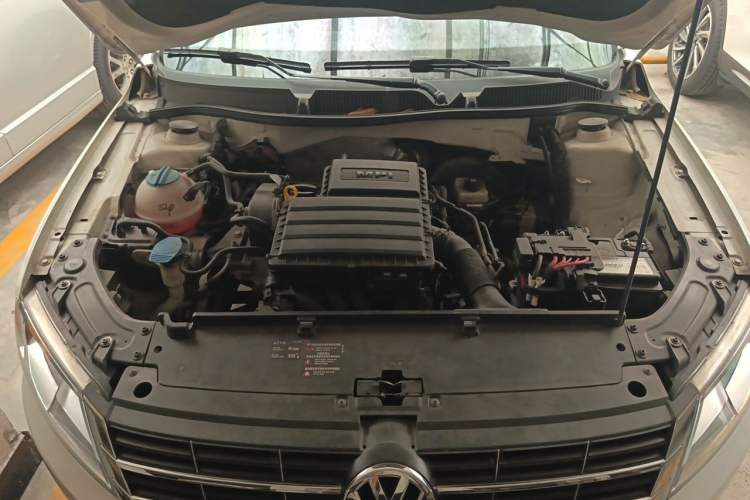 Used Volkswagen Gran Lavida 2013 1.6L Automatic Comfort Model Engine Bay