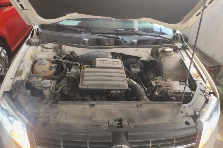 Used Volkswagen Gran Lavida 2013 1.6L Automatic Comfort Model Engine Bay