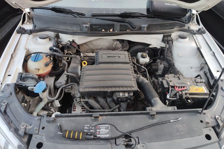 Used Volkswagen Gran Lavida 2013 1.6L Automatic Fashion Model Engine Bay