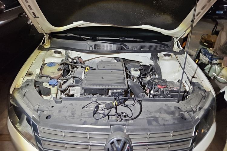 Used Volkswagen Gran Lavida 2013 1.6L Automatic Comfort Model Engine Bay