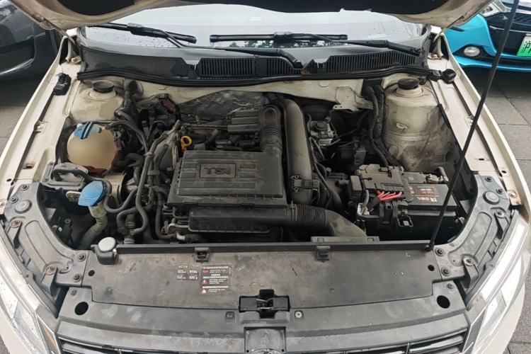 Used Volkswagen Gran Lavida 2013 1.4 TSI Automatic Comfort Model Engine Bay