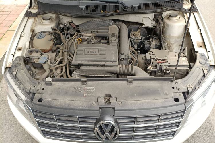 Used Volkswagen Gran Lavida 2013 1.4 TSI Automatic Comfort Model Engine Bay