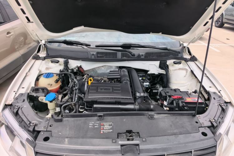Used Volkswagen Gran Lavida 2013 1.4 TSI Automatic Comfort Model Engine Bay