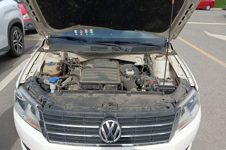 Used Volkswagen Gran Lavida 2013 1.6L Automatic Fashion Model Engine Bay