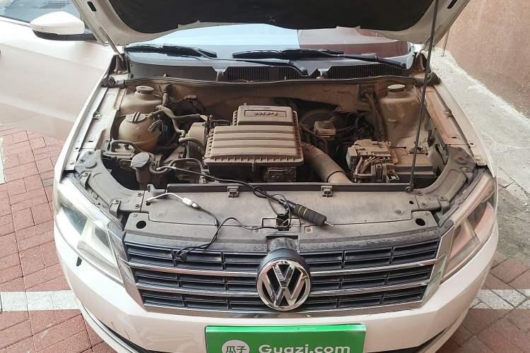 Used Volkswagen Gran Lavida 2013 1.6L Manual Comfort Model Engine Bay