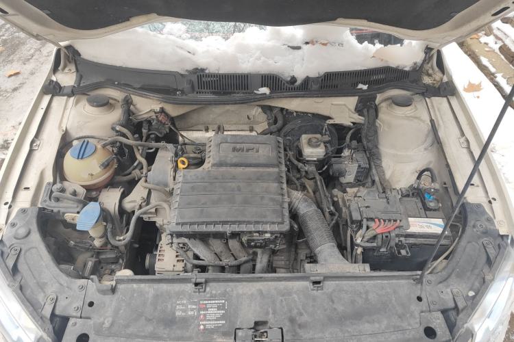 Used Volkswagen Gran Lavida 2013 1.6L Automatic Comfort Model Engine Bay