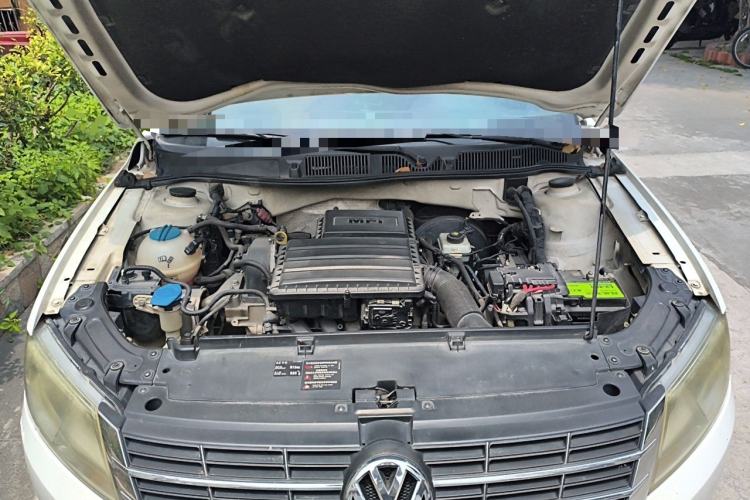 Used Volkswagen Gran Lavida 2013 1.6L Automatic Comfort Model Engine Bay